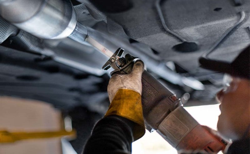 MagnaFlow California Grade Universal Catalytic Converter Part 5561209 for Ford Mustang and Dodge Charger