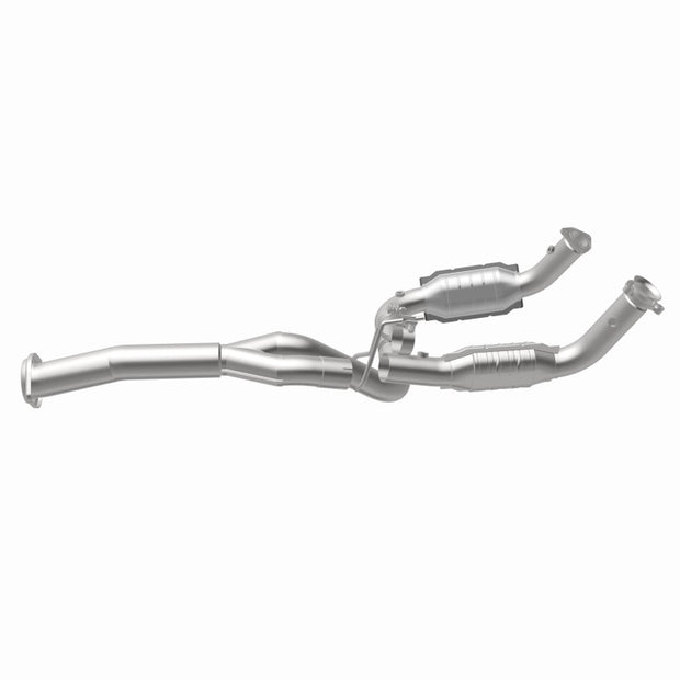 MagnaFlow OEM Grade Federal/EPA Compliant Direct-Fit Catalytic Converter 21-252 for Chevrolet Silverado 2500 HD & GMC Sierra 2500 HD